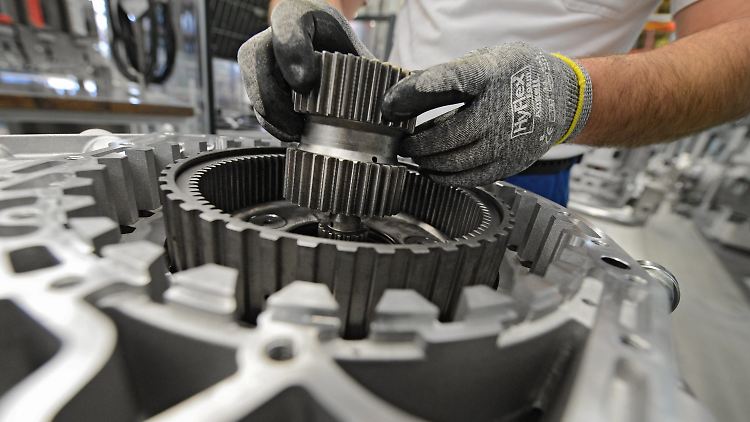 Industrie verliert geringfügig an Fahrt.