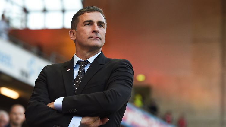 Zurück auf die Trainerbank. Stefan Kuntz coacht künftig den deutschen Fußball-Nachwuchs.