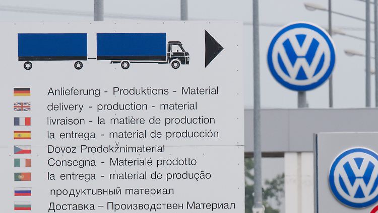 Anlieferung bei VW: Die großen Autokonzerne diktieren vor allem kleineren Zulieferern oft die Preise.