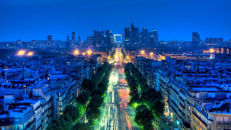 Blick auf den Pariser Stadtteil La Defense.