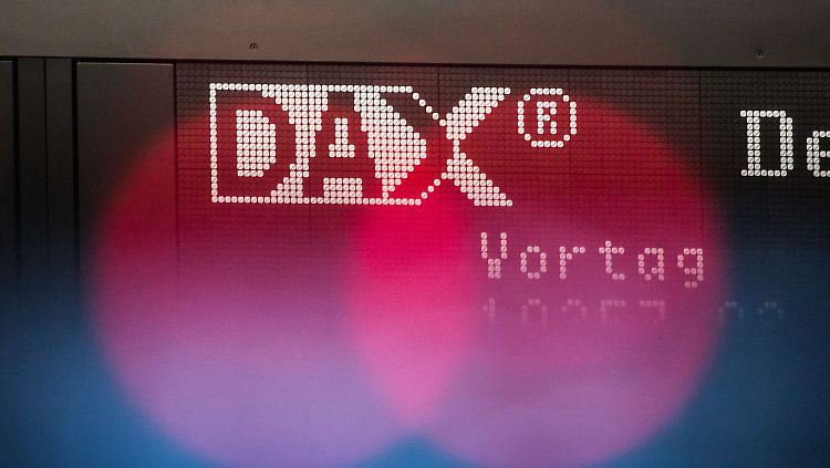 Mehr seitwärts statt nach oben oder unten tendiert der Dax zur Wochenmitte.