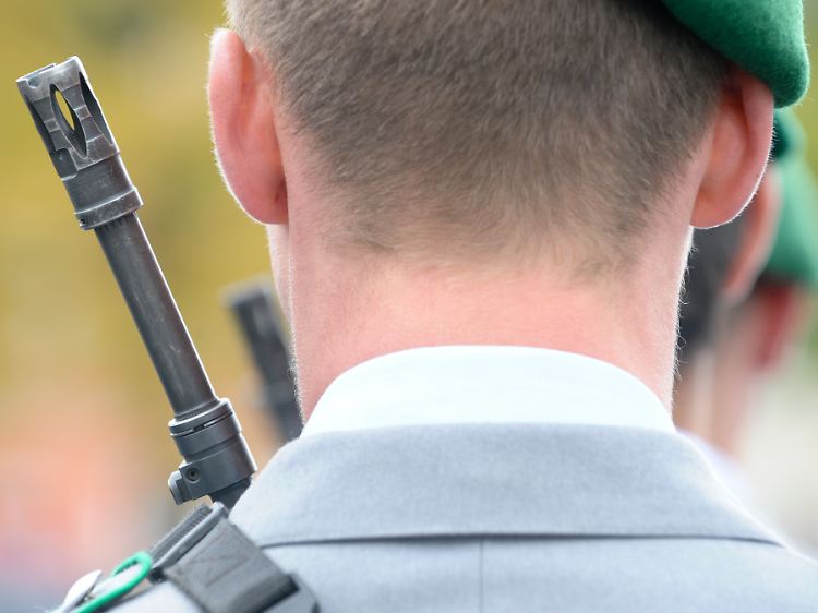 Der MAD soll eine dreistellige Zahl von extremistischen Verdachtsfällen bei der Bundeswehr bearbeiten.