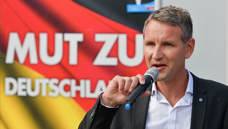 Björn Höcke, Fraktionschef der AfD im Thüringer Landtag, spricht während einer Wahlkampfveranstaltung seiner Partei in Schwerin (Mecklenburg-Vorpommern).