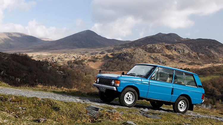Ein Crossover, bevor es diesen Begriff für Autos gab: Der Range Rover machte als Luxus-Geländegänger schon vor 40 Jahren eine gute Figur auf Boulevard und Buckelpiste. 