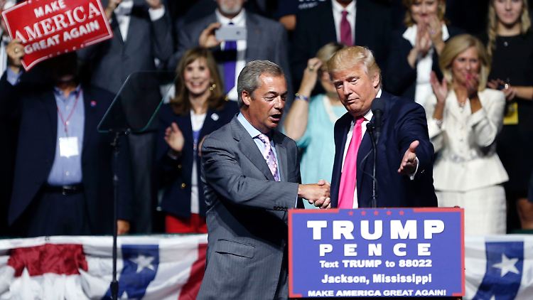 Nigel Farage im August bei einem Wahlkampfauftritt von Trump in Mississippi.