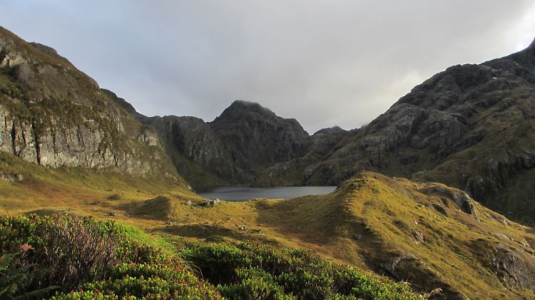 Der Routeburn-Pfad in der Nähe von Glenorchy in Neuseeland: Entlang der Route gibt es drei Hütten zum Rasten. 