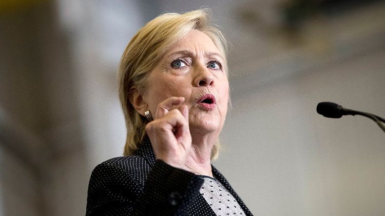 Clinton: "Es ist falsch, wenn Pharmafirmen den Profit über den Patienten stellen und Preise ohne Rechtfertigung anheben."