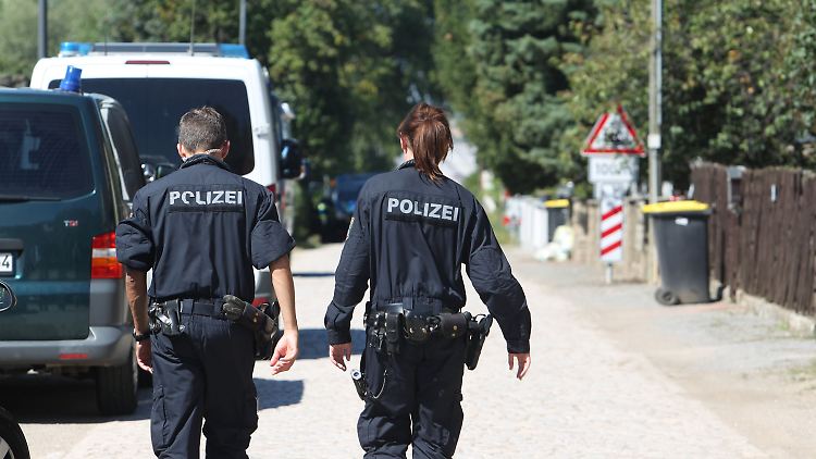 Mehrere Unterstützer des Reichsbürgers hatten zunächst Steine auf die Polizisten geworfen. Dann fielen Schüsse. 