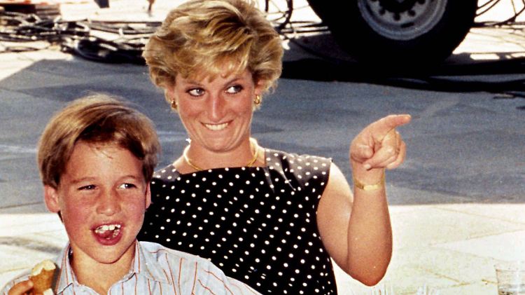 "Es wird mit der Zeit besser" - dennoch denkt Prinz William an die Zeit mit seiner Mutter noch immer zurück (Foto von 1992).