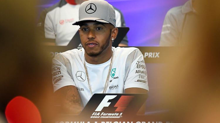 Lewis Hamilton muss sich in Spa hinten einreihen.