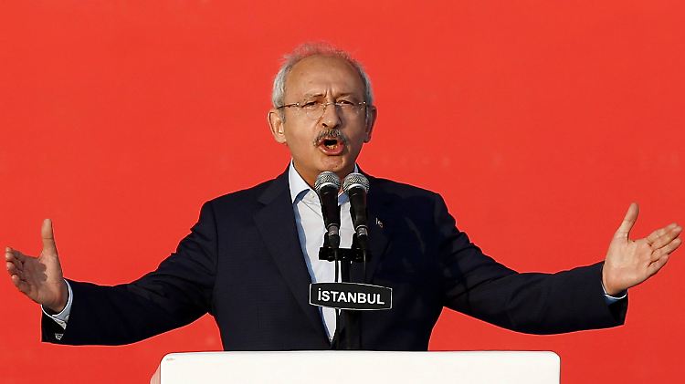 Auch CHP-Chef Kemal Kilicdaroglu ist unter den Angeordneten, die Präsident Erdogan anzeigt.