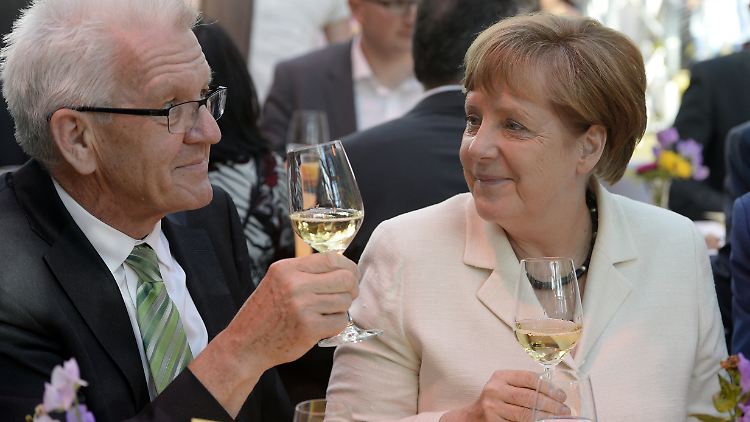 Verstehen sich offenbar gut: Grünen-Politiker Winfried Kretschmann und Kanzlerin Angela Merkel.