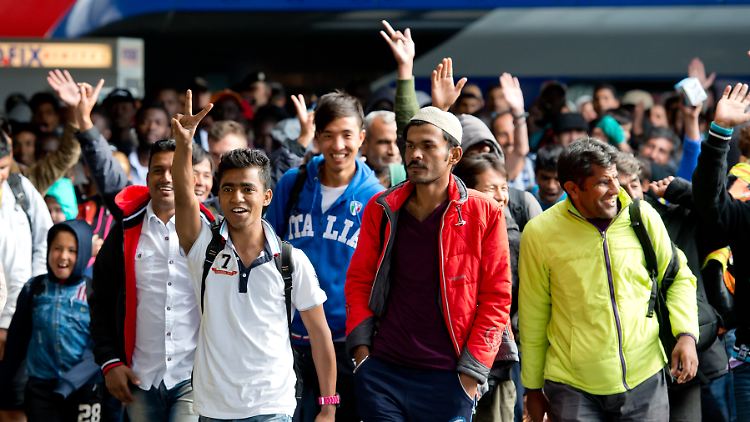 Wer als Flüchtling einen subsidiären Schutz genießt, darf seine Familie erst nach zwei Jahren nach Deutschland holen. 