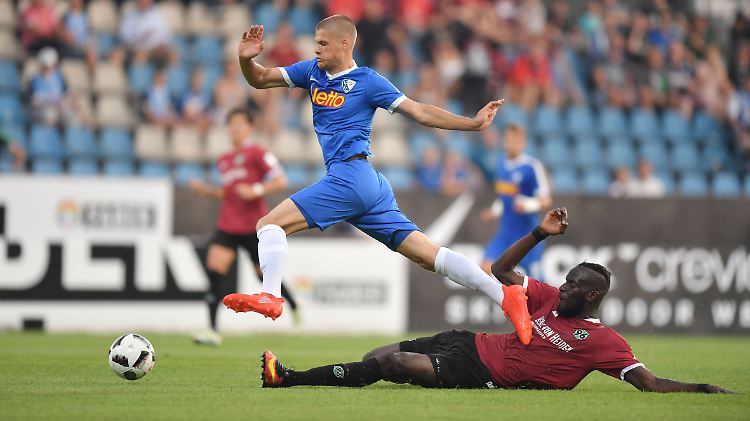 Durch das zwischenzeitliche 1:0 gegen Hannover kann sich Bochum zumindest kurz über die Tabellenführung freuen.