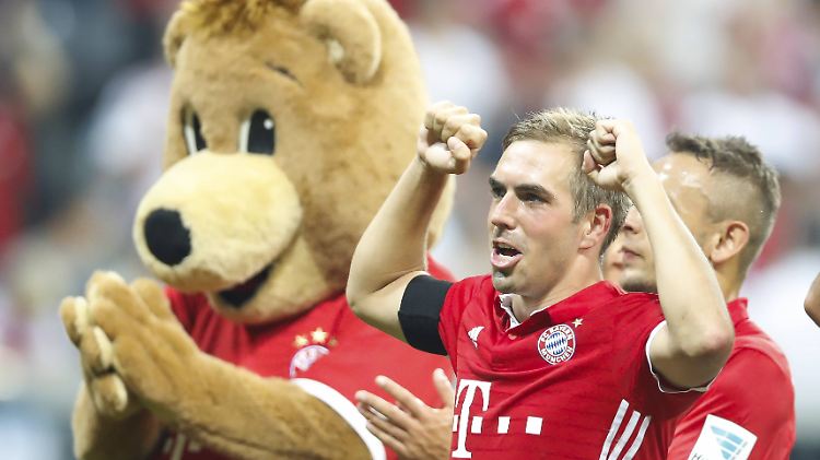 Kurzbesuch in Gelsenkirchen: Philipp Lahm, rechts, und der FC Bayern.
