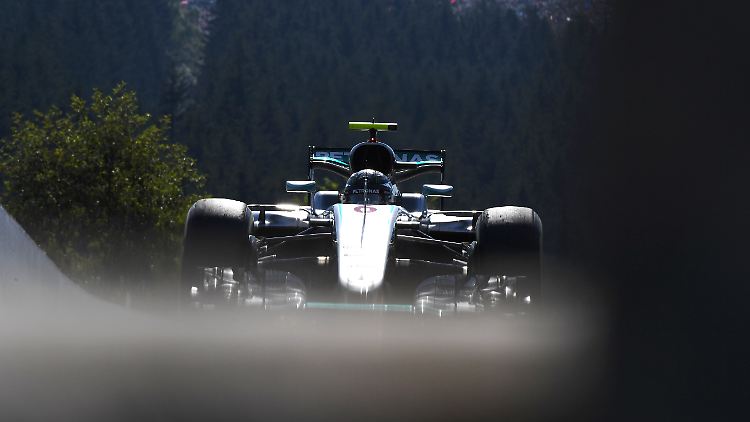 Nico Rosberg hat derzeit 19 Punkte Rückstand auf Hamilton, der Brite hatte vor der Sommerpause sechs der vergangenen sieben Rennen gewonnen.