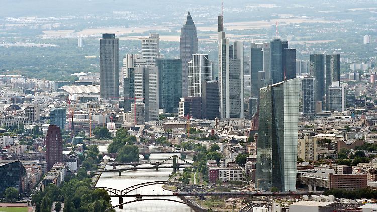 Besonders offensichtlich ist das Renditeproblem bei den börsennotierten Großbanken. Sie verdienen kaum noch Geld.
