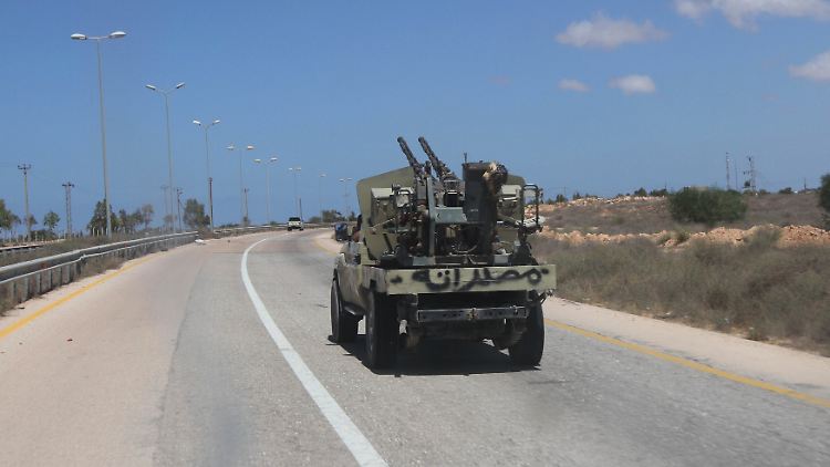 Insgesamt sollen sich 1000 Soldaten der libyschen Regierung auf den Weg nach Sirte gemacht haben, um auch die letzten Viertel zurückzuerobern. 