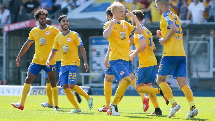 Nur eine Mannschaft hat nach drei Zweitliga-Spieltagen noch keinen Punkt verloren: Eintracht Braunschweig.