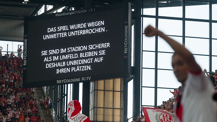 Klare Anweisung der Stadionregie.
