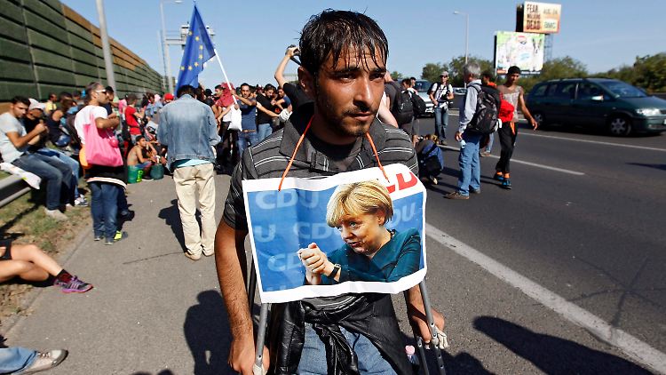 Beim "Marsch der Hoffnung" zogen am 4. September 2015 rund 2000 Flüchtlinge auf einer ungarischen Autobahn in Richtung Österreich.