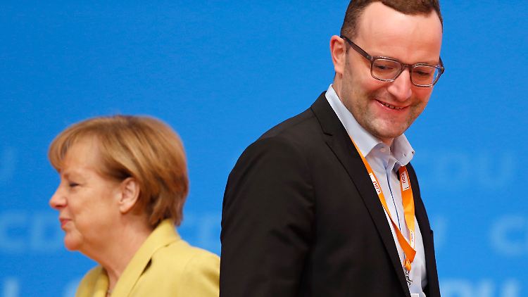 "Man wird nicht Staatssekretär in einer Bundesregierung, ohne dass die Kanzlerin das will", sagt Spahn. Sein Verhältnis zu Angela Merkel gilt dennoch als kompliziert.