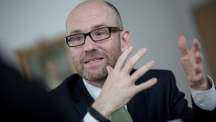 CDU-General Tauber diskutiert intensiv über das Verhalten Gabriels.