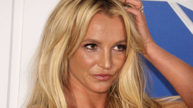 Britney Spears ist noch sehr lebendig.