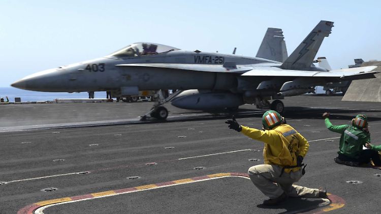 Das Bild zeigt eine F/A-18C der US-Luftwaffe.