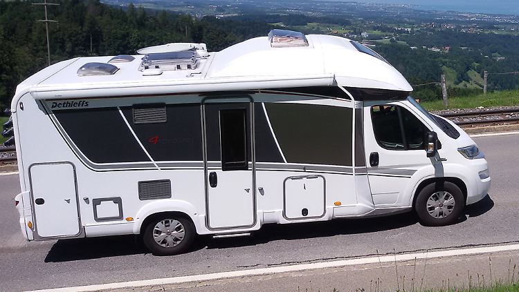 Fast sieben Meter Fahrzeuglänge verlangen beim Dethleffs 4-Travel eine gewisse Gewöhnung an die Dimensionen.