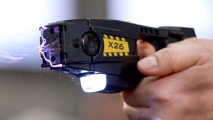 Für Menschen mit Herzerkrankungen kann ein Taser-Schuss tödlich sein.