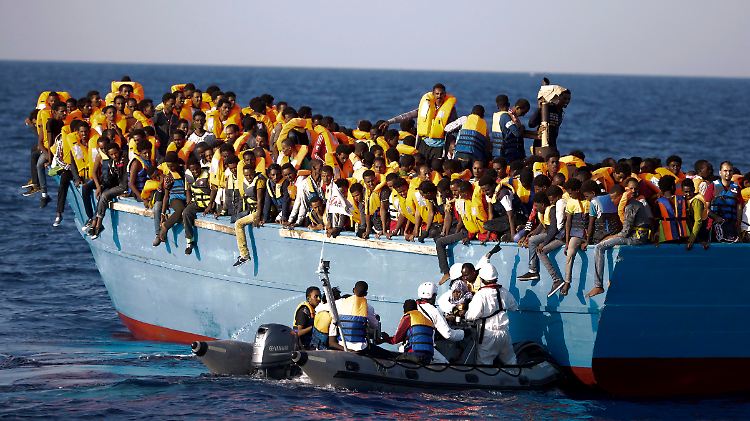 Nach IOM-Angaben werden die Schleuser immer skrupelloser und schicken die Menschen immer öfter auf Booten los, die nicht seetüchtig sind.