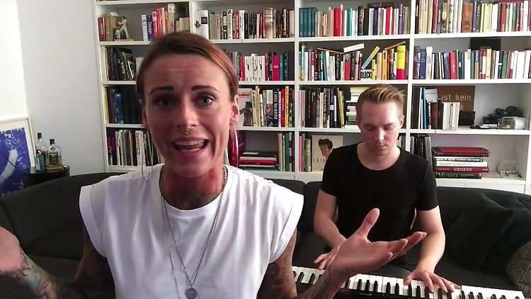Jennifer Rostock knüpfen sich die AfD mit einem Song vor.