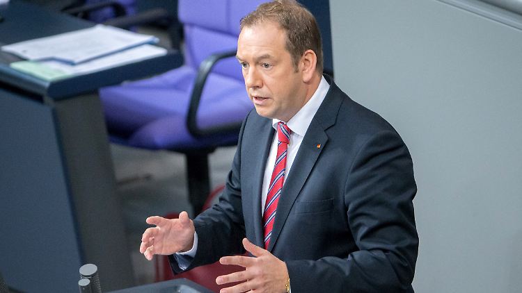Henning Otte, Bundestagsabgeordneter und Verteidigungspolitiker der CDU, fordert den gemeinsamen Einsatz von Polizei und Bundeswehr.