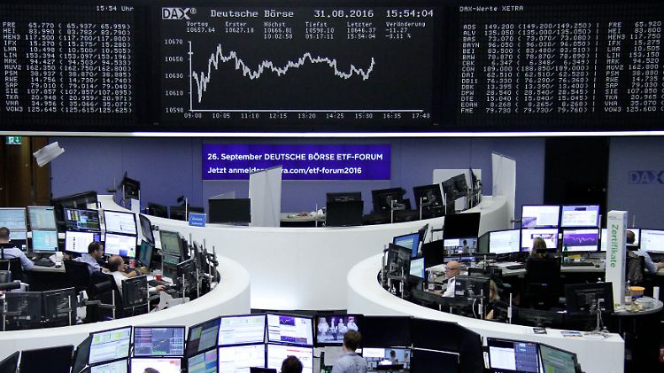 Nach bereits mäßigem Verlauf rutscht der Dax zum Handelsende ab.
