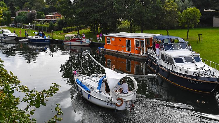 Kapitäne sind auf die Schleusen angewiesen. Wenn sie früh schließen, kommen die Boote nicht mehr weiter. 