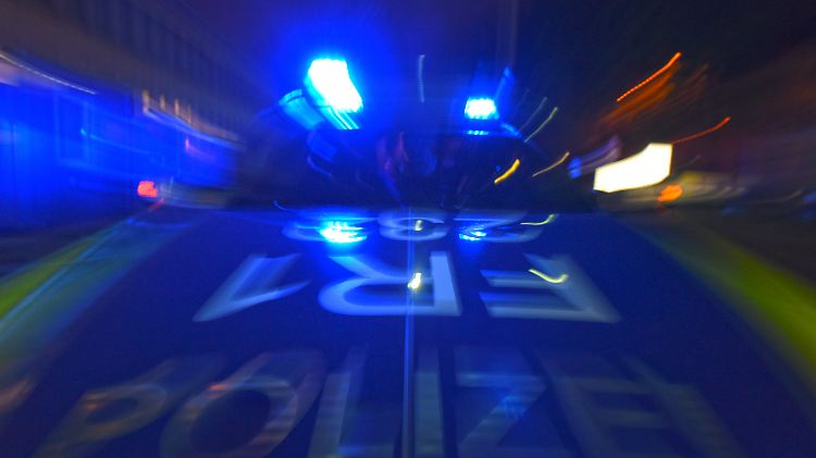 Eine Mordkommission untersucht den Fall.