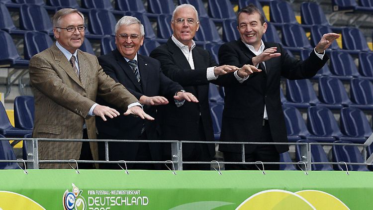 Das OK-Präsidium für die WM 2006: Der 1. Vizepräsident Horst R. Schmidt, Vizepräsident Theo Zwanziger, Präsident Franz Beckenbauer und Vizepräsident Wolfgang Niersbach (vl.n.r.).