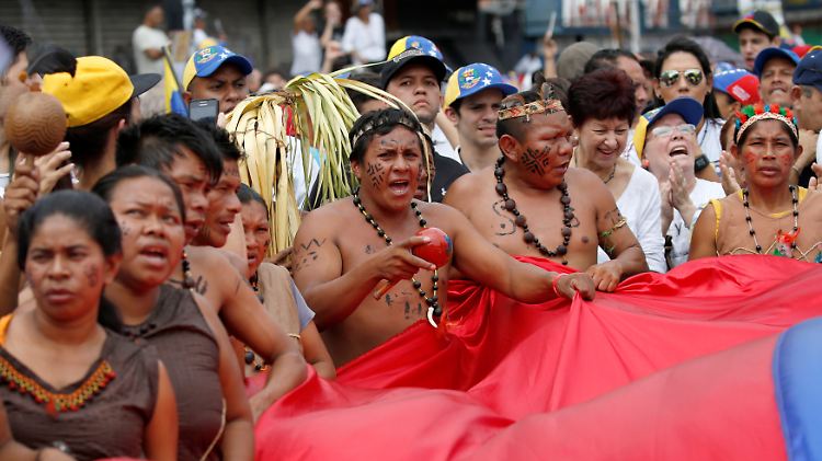 Oppositionelle Demonstranten auf den Straßen von Caracas.