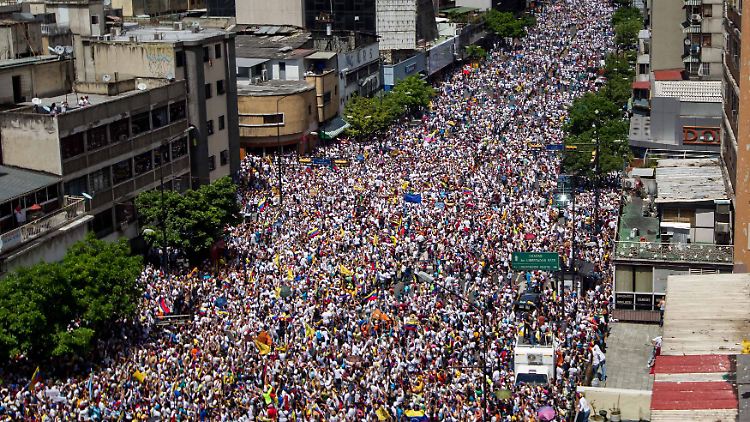 Seit drei Jahren ist Nicólas Maduro an der Macht - die Demonstranten wollen seine Absetzung.