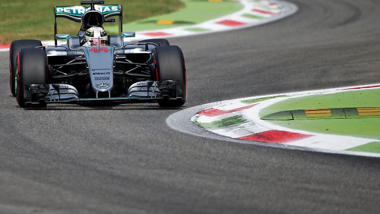 Hamilton schlug Rosberg im zweiten Training im Kampf um die schnellste Runde.