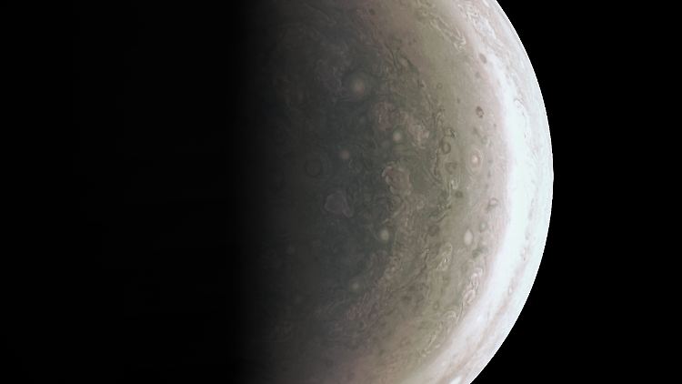 Dieses Bild vom Jupiter-Nordpol hat die Sonde zur Erde geschickt.