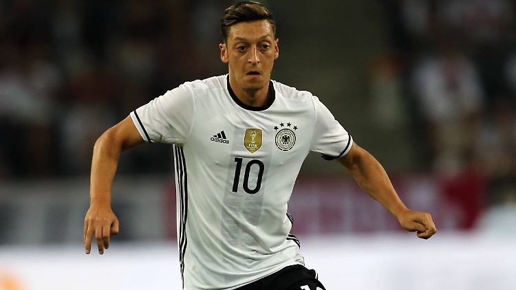 "Die Nummer passt zu mir und meiner Position als Spielmacher": Mesut Özil.