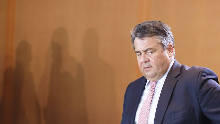 Gabriels Ministererlaubnis liegt nun vor Gericht - mit ungewissem Ausgang.