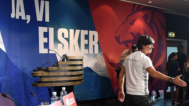 Joachim Löw ließ ließ offen, ob er in der Abwehr mit einer Dreier- oder Vierer-Reihe spielen wird. 
