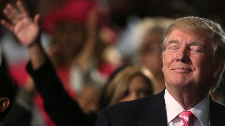 In der Kirche verzichtete Trump auf seinen üblichen Wahlkampfton.