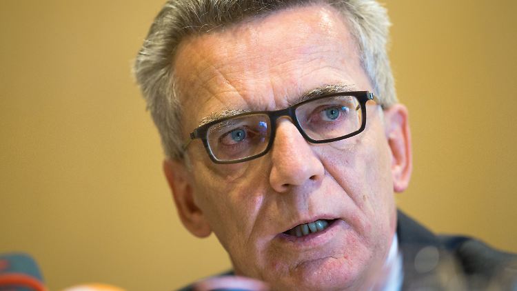 De Maizière will ein Ausmaß des Flüchtlingszustroms nach Deutschland wie im vergangenen Jahr künftig verhindern.