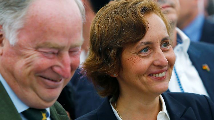 Die Vize-Parteivorsitzende der AfD, Beatrix von Storch, mit ihrem Co-Vize Alexander Gauland. 