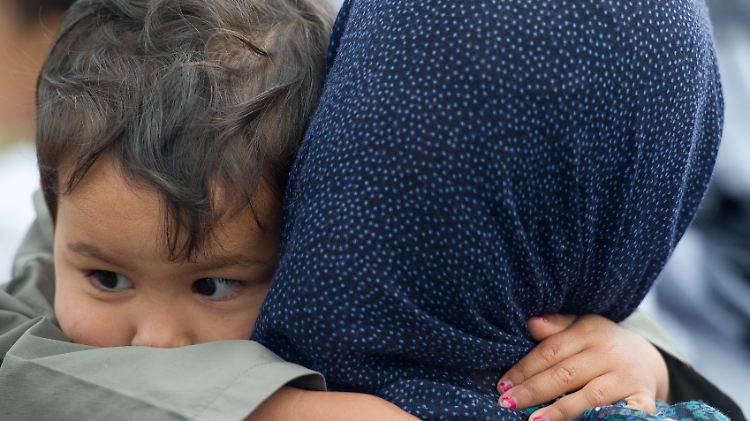 Viele Asylbewerberinnen hoffen mit ihren Kindern auf ein Bleiberecht in Deutschland.