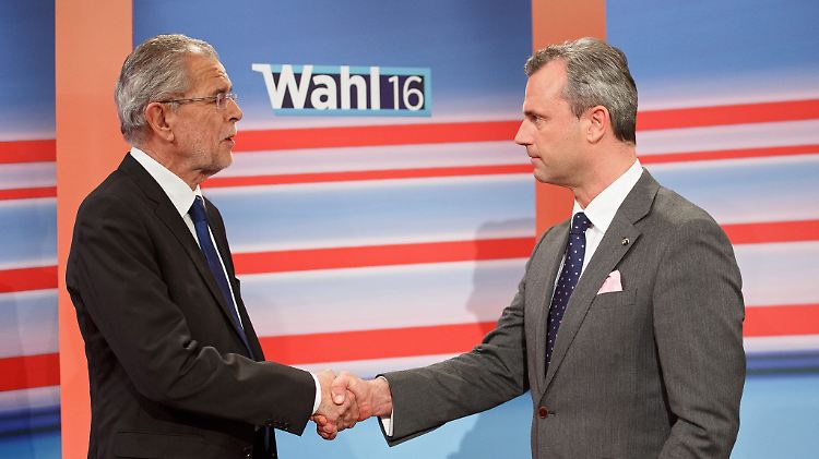 Am 22. Mai hatte sich Alexander Van Bellen, der von den Grünen unterstützt wird, knapp gegen Norbert Hofer von der FPÖ durchgesetzt - ehe das Ergebnis aufgehoben wurde. 